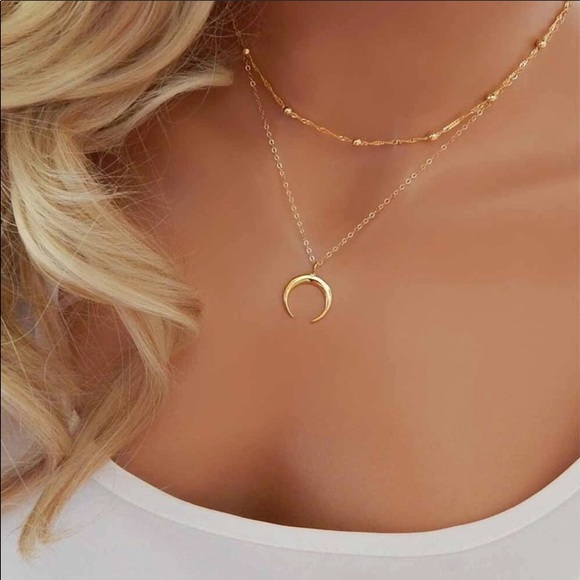 Jewelry - NEW🔥 Gold Half-Moon Layered Choker